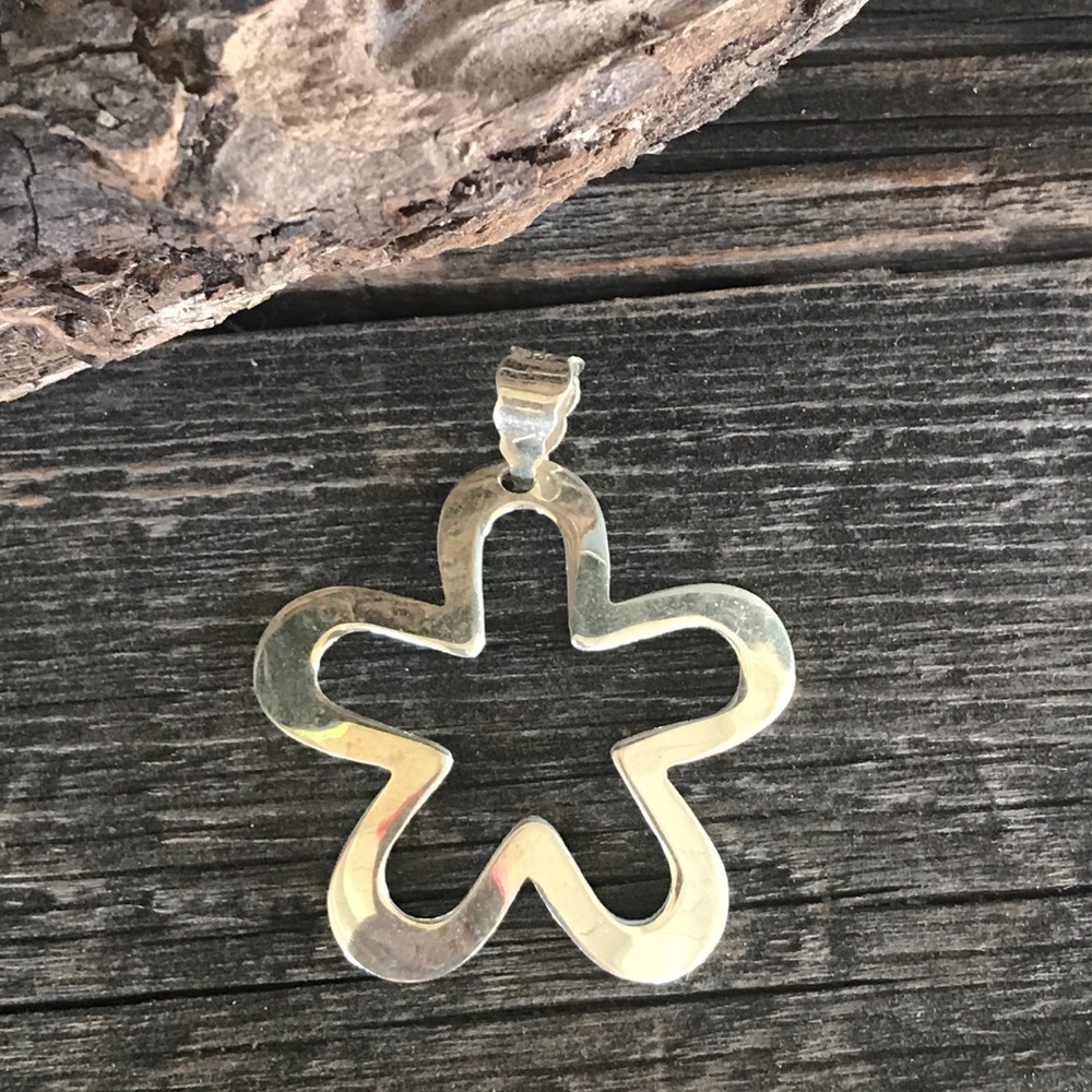 925 Silver Flower Pendant